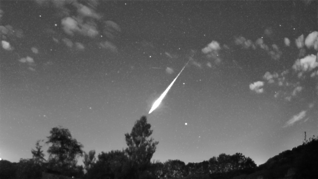 A bright Perseid fireball seen to the West of Dunsink on 08/08/2020 at 23:25 UTC.